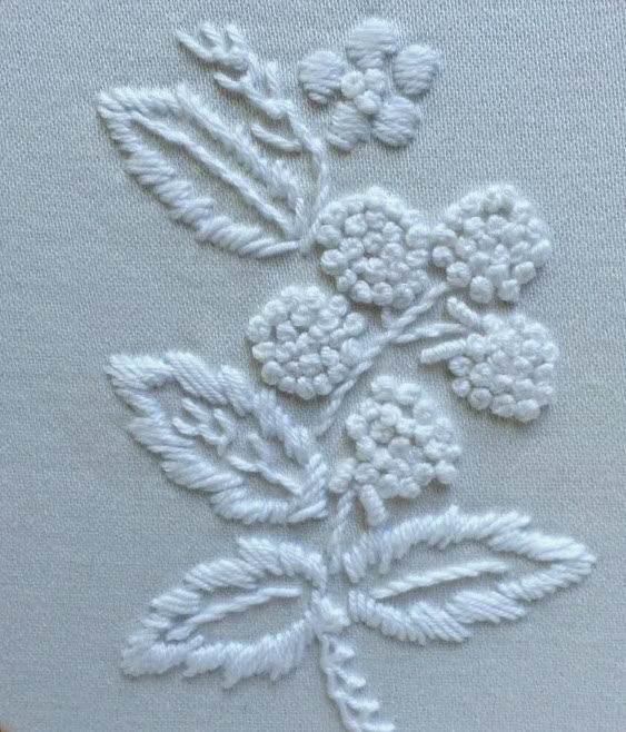 本文是手工刺绣毛巾全攻略,针对新手,从选料、针法到养护详细讲解,教你巧选刺绣位置避磨损,还含敏感肌/婴幼儿安全刺绣、消毒养护法,以及刺绣毛巾礼品包装技巧,助你零失败完成手工刺绣毛巾,兼顾实用与美观。